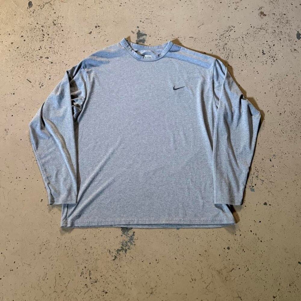 Vintage Y2K Nike grey long sleeve athletic shirt
